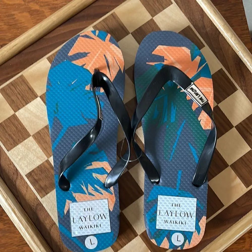 NWOT The Lay Low Waikiki Sandals Size L